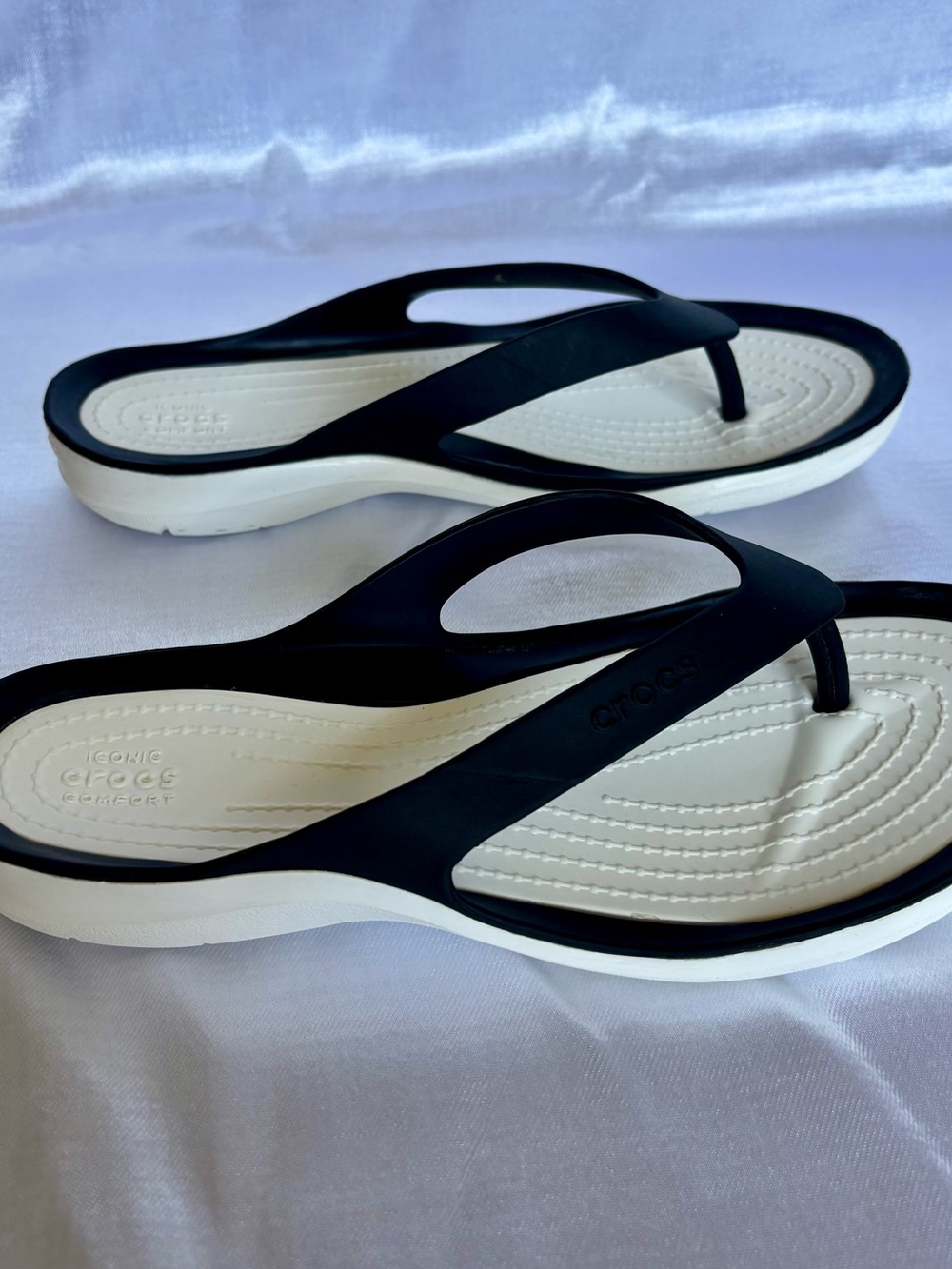 CROCS Women's Black & White Thong Sandals